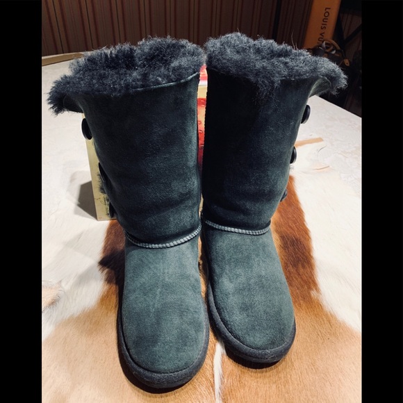 UGG Shoes - ✳️✳️FINAL MARKDOWN✳️✳️UGG 3 Bailey Button EC S 4-5